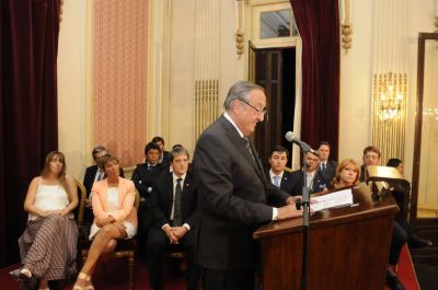 Lunghi arranc� su cuarto mandato reclamando mayor autonom�a municipal