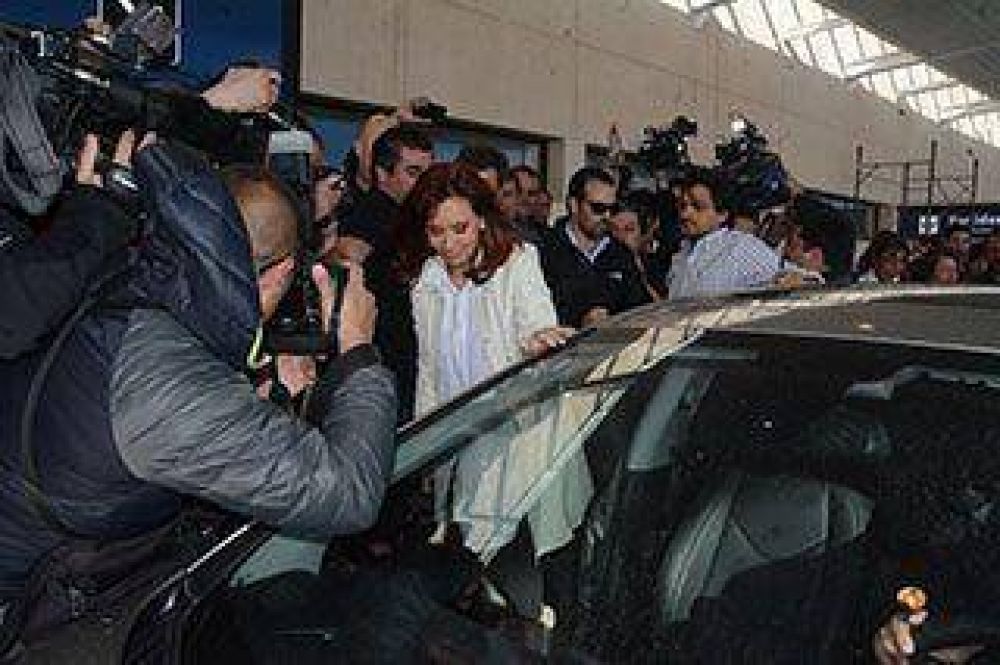 Cristina lleg� a R�o Gallegos y la acompa�� una caravana