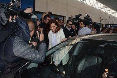Cristina lleg� a R�o Gallegos y la acompa�� una caravana