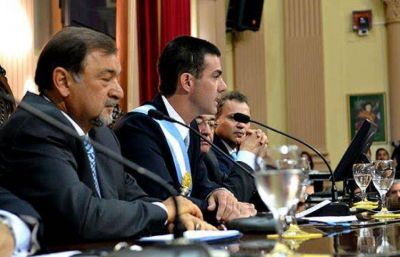 Urtubey no hizo anuncios y prometi� ser su cr�tico n�mero uno