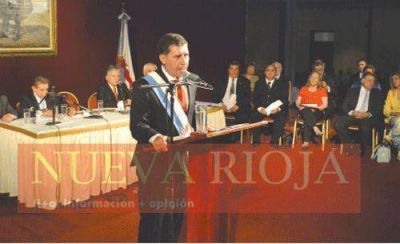 Casas anunci� m�s fondos para Salud y una reforma electoral