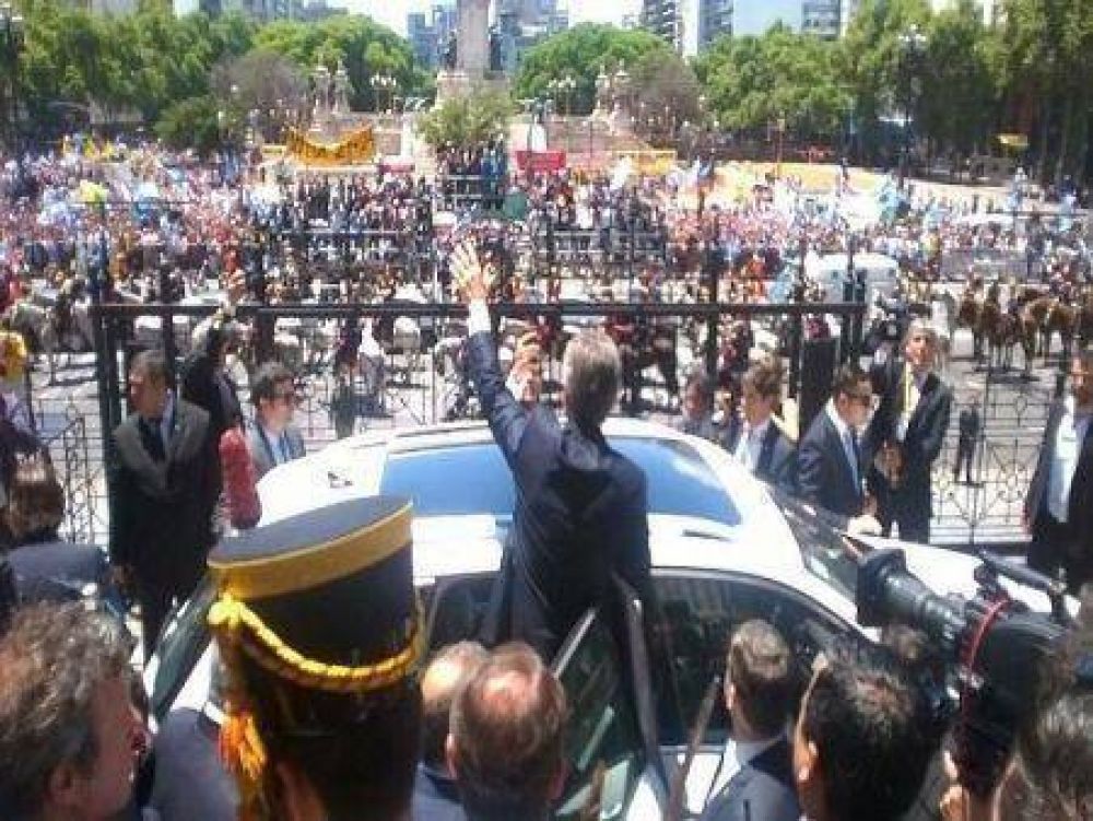 El Concejal Tom�s Bertotto estuvo presente en el acto de asunci�n de Macri como Presidente de la Naci�n