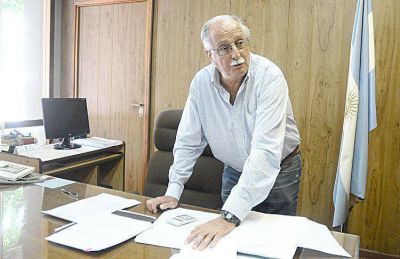 Cano pide auxilio para afrontar el d�ficit municipal