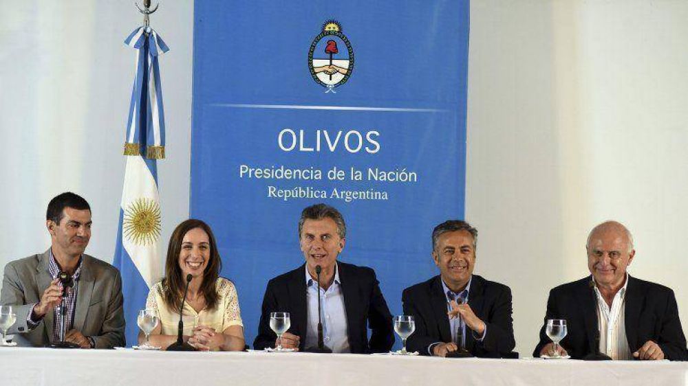 Mauricio Macri, junto a los gobernadores: 
