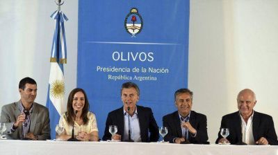 Mauricio Macri, junto a los gobernadores: 