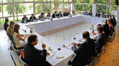 Macri acord� con los gobernadores el giro de recursos y el reparto de obras
