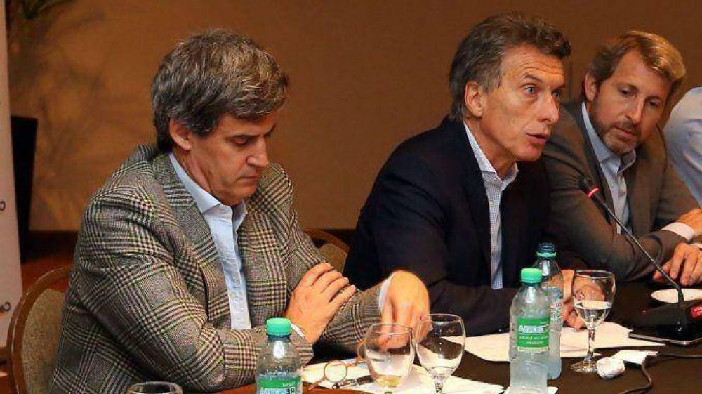 El gabinete econmico de Macri sale a la caza de financiamiento para eliminar el cepo cambiario