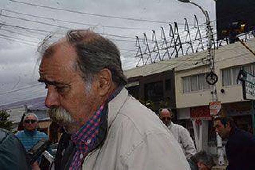 Roquel pidi� �saber qu� vamos a hacer y cu�nto nos cuesta�