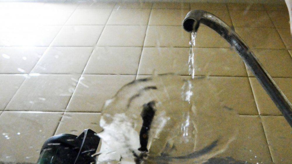 Vecinos reportaron problemas con la presi�n del agua por tercer d�a seguido