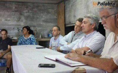 Junto a funcionarios de su gabinete, Zara se reuni� con vecinos de la Villa 7 de Marzo