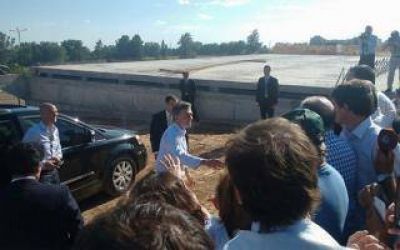 Macri visit� Exaltaci�n de la Cruz y prometi� obras para la Provincia