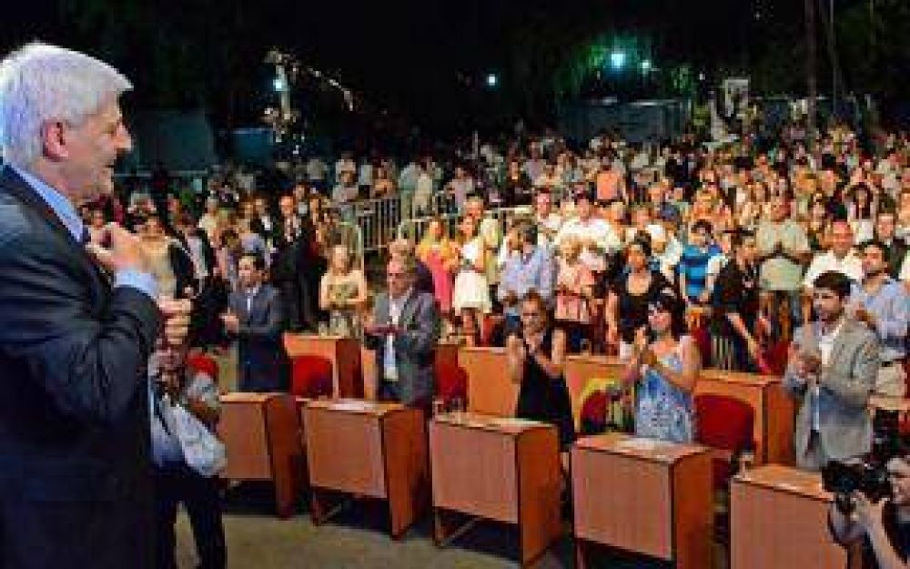 Con presencia de dirigentes massistas, Andreotti reasumi� en San Fernando