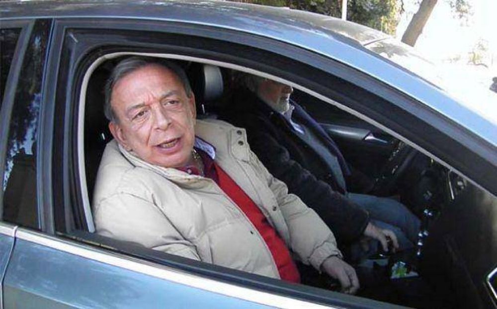 Antes de irse, el zuccarismo pas� a planta permanente a decenas de funcionarios