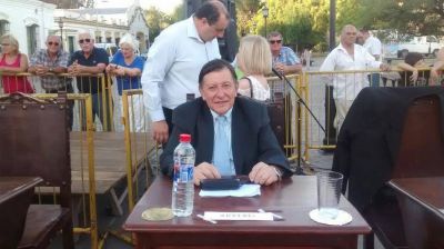 Artero se mostr� interesado en participar en econom�a en el HCD