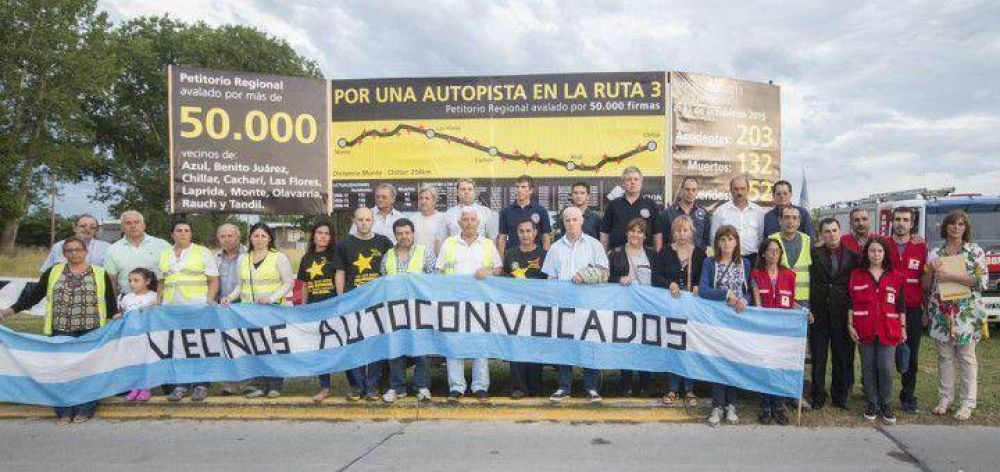 Vecinos volvieron a reclamar por la Autov�a en la Ruta 3 y estuvieron acompa�ados por el intendente Bertellys