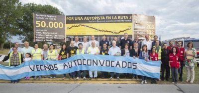 Vecinos volvieron a reclamar por la Autov�a en la Ruta 3 y estuvieron acompa�ados por el intendente Bertellys