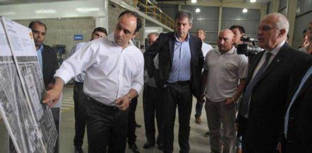 Corral le present� Los Pol�gonos II e Interpuertos al gobernador