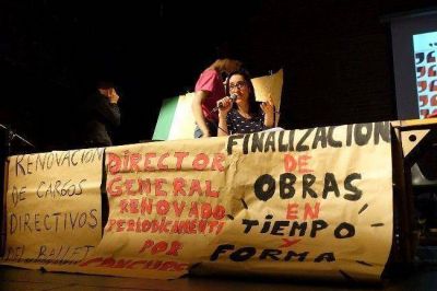 Despedida de a�o con reclamos en el Teatro San Mart�n