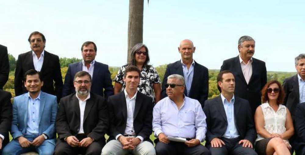 Salazar presenta primeras medidas de gobierno