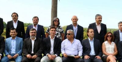 Salazar presenta primeras medidas de gobierno