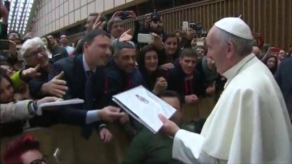 El Papa da la navidad anticipada a un grupo de reclusos italianos