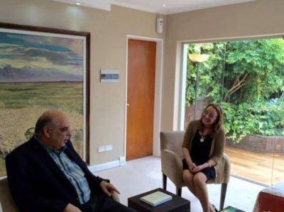 La Gobernadora se reuni� con el Intendente Giubetich