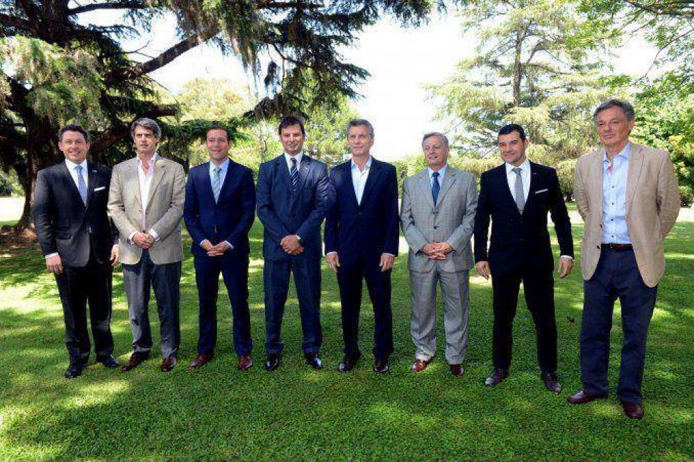 Junto a Galuccio, Macri anunci� un acuerdo de YPF con una multinacional