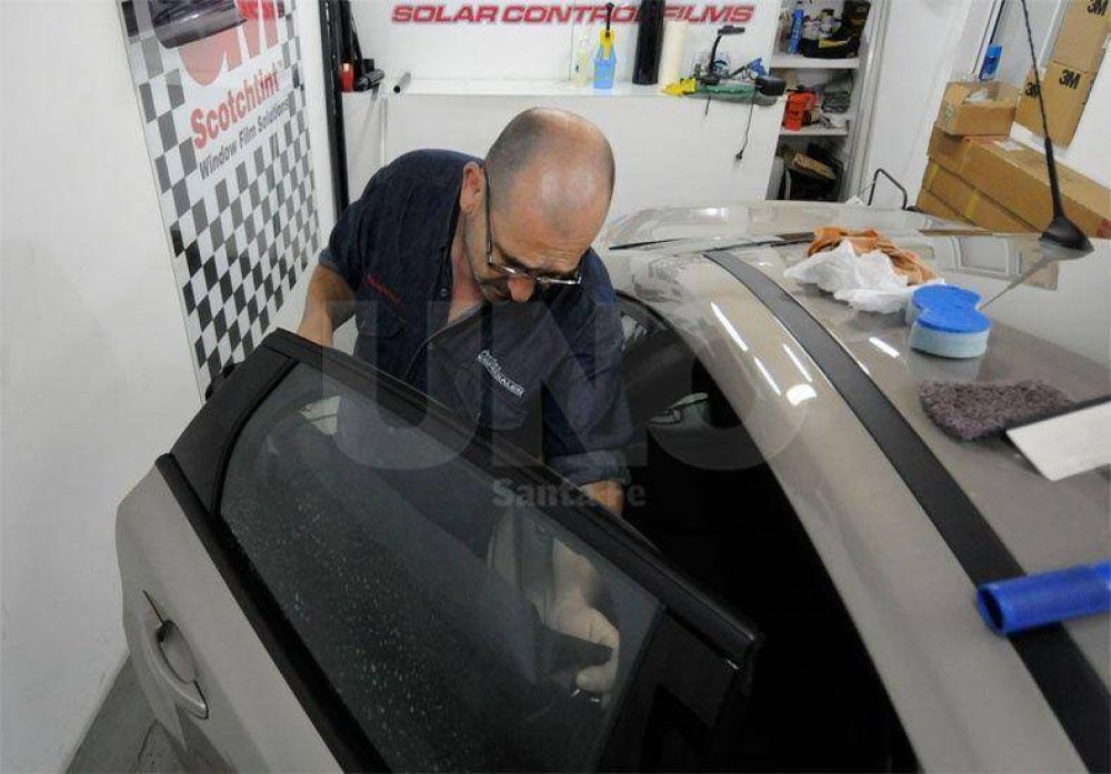 Antes de irse, Bonfatti vet� la ley que permit�a los vidrios polarizados