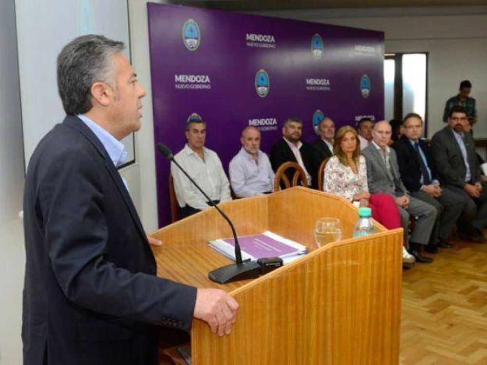 Cornejo anticip� que los aguinaldos estar�n acreditados antes del 24