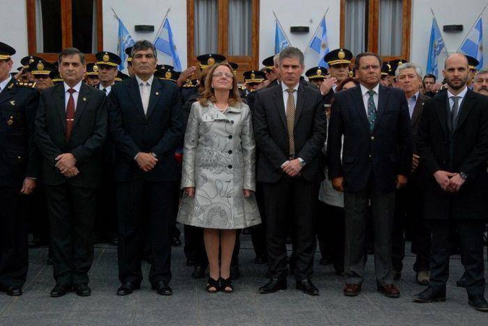 Gonz�lez calific� de �lamentable, ilegal y anti republicano� los decretos de Macri