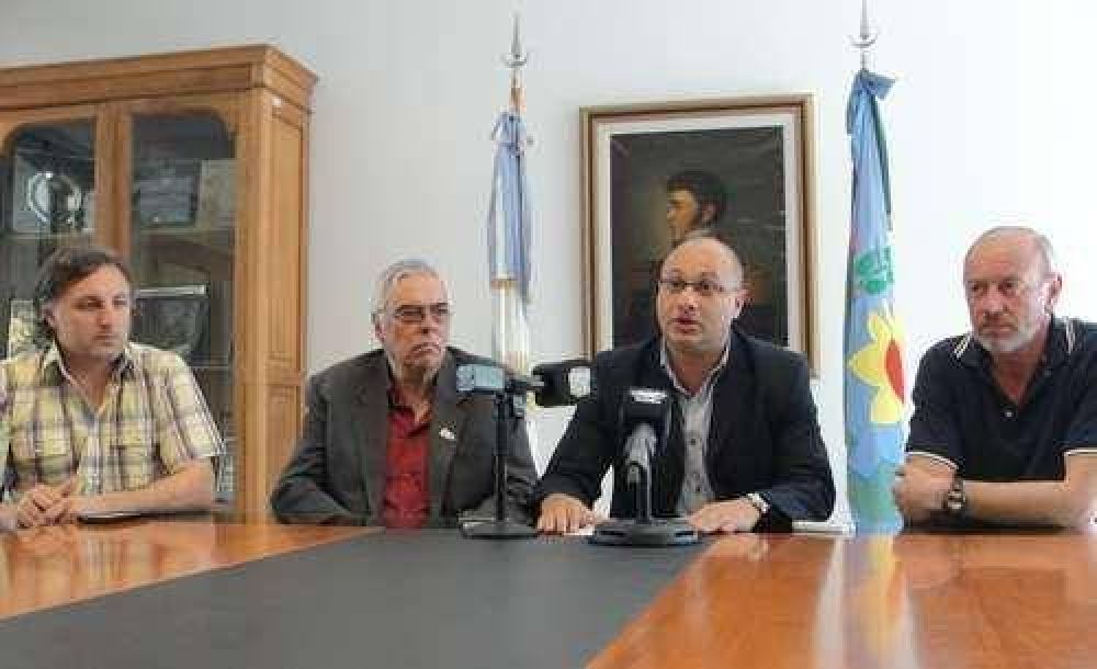 El intendente anunci� el pago de sueldos a los municipales