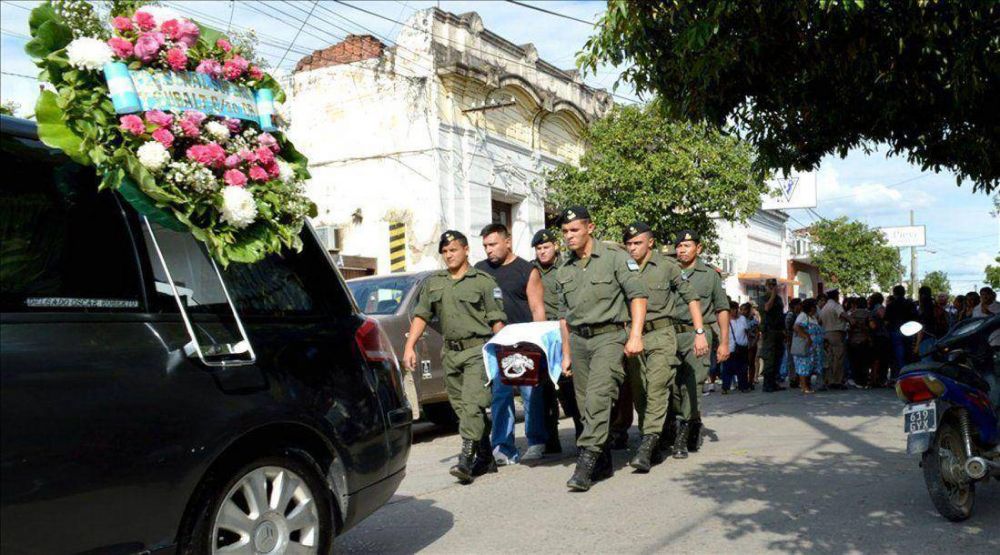 Honras militares en el �ltimo adi�s a los gendarmes salte�os