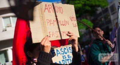 Le reclaman a Arroyo �medidas concretas� para frenar las patotas neonazis