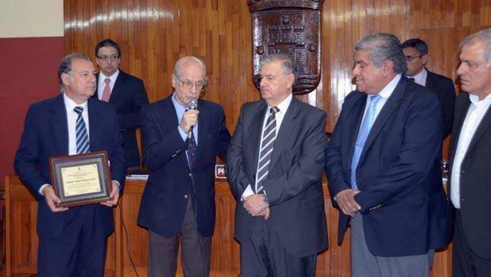 Distinguen a la Fundaci�n Cultural por sus 25 a�os de servicio