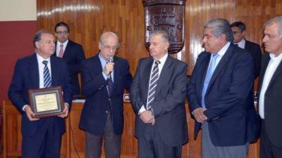 Distinguen a la Fundaci�n Cultural por sus 25 a�os de servicio