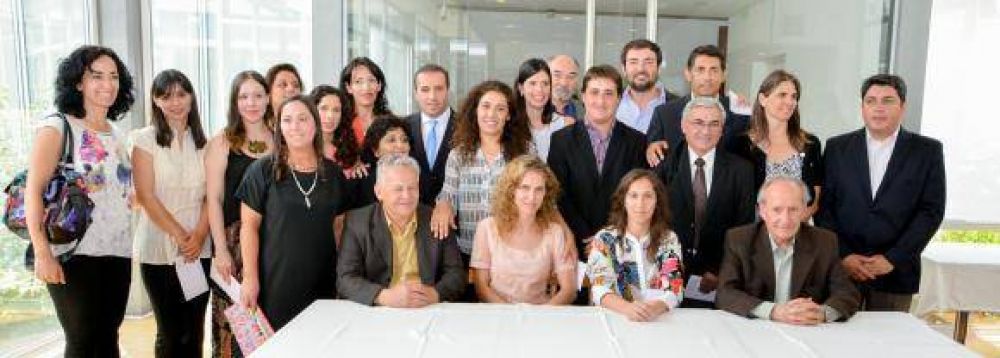 Grynszpan present� su equipo con el anuncio de nuevas �reas