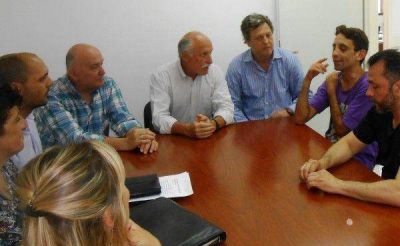 Defensores del Pueblo recibieron a joven atacado por grupo fascista