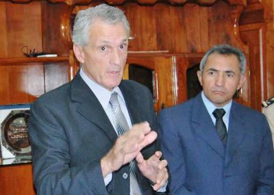 Tierno quiere polic�as con �dedicaci�n y m�rito� al trabajo