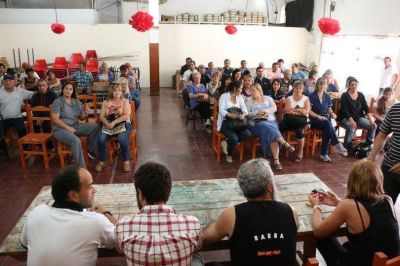 Tras aceptar el bono, tomar�an medidas si no cobran el sueldo antes de enero