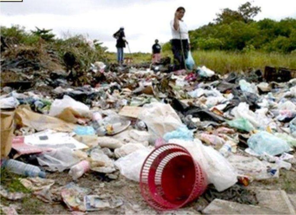 Mesa redonda sobre la problem�tica ambiental en Chascom�s