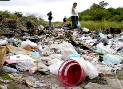 Mesa redonda sobre la problem�tica ambiental en Chascom�s