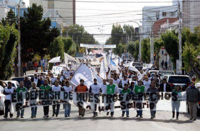 ADOSAC amenaza arrancar con paros, si el gobierno no abre paritarias inmediatamente