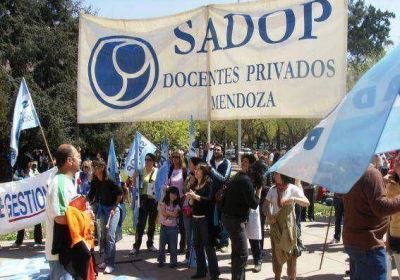 Docentes privados siguen con su reclamo