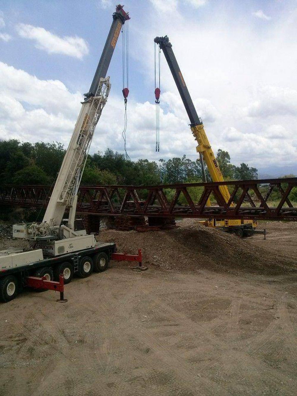 Comenz� la reparaci�n del puente ferroviario de Villa Los Sauces