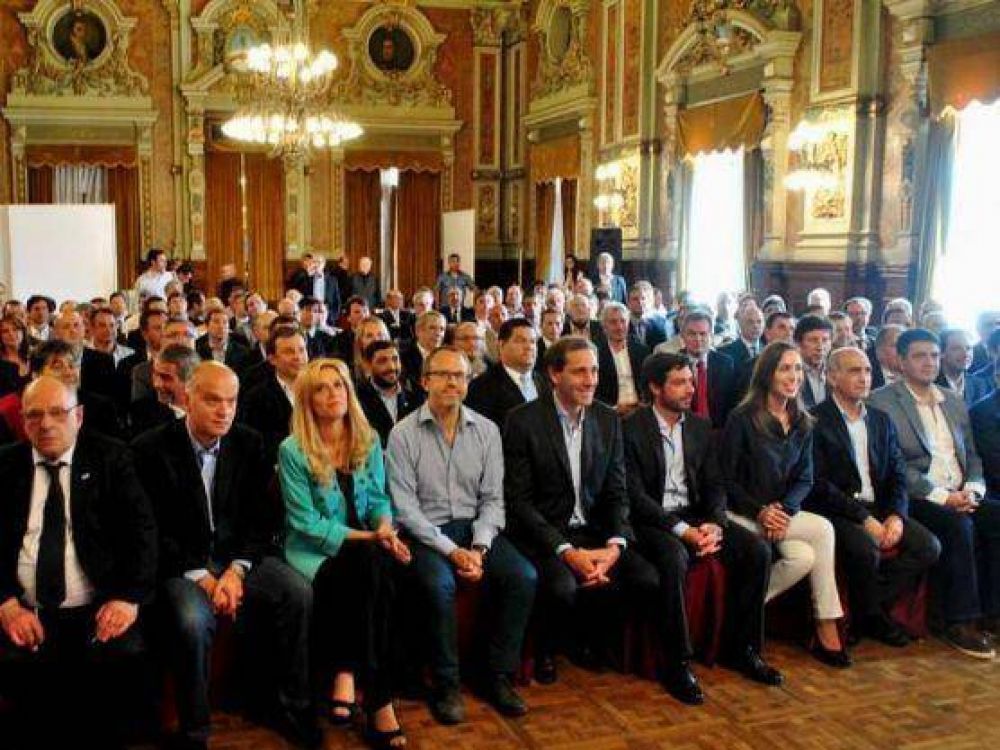 La gobernadora se reuni� con los intendentes y resalt�: �Trabajemos en conjunto�