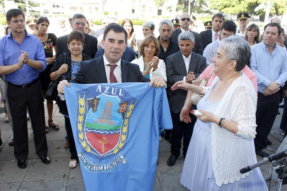 El Intendente convoc� al di�logo, el compromiso y el encuentro en el acto por los 183 a�os de Azul