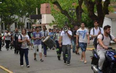 Campana: Marcha de empleados despedidos de Siderca