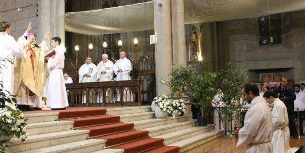 Monseñor Marino ordenará a dos nuevos sacerdotes para la Iglesia de Mar del Plata