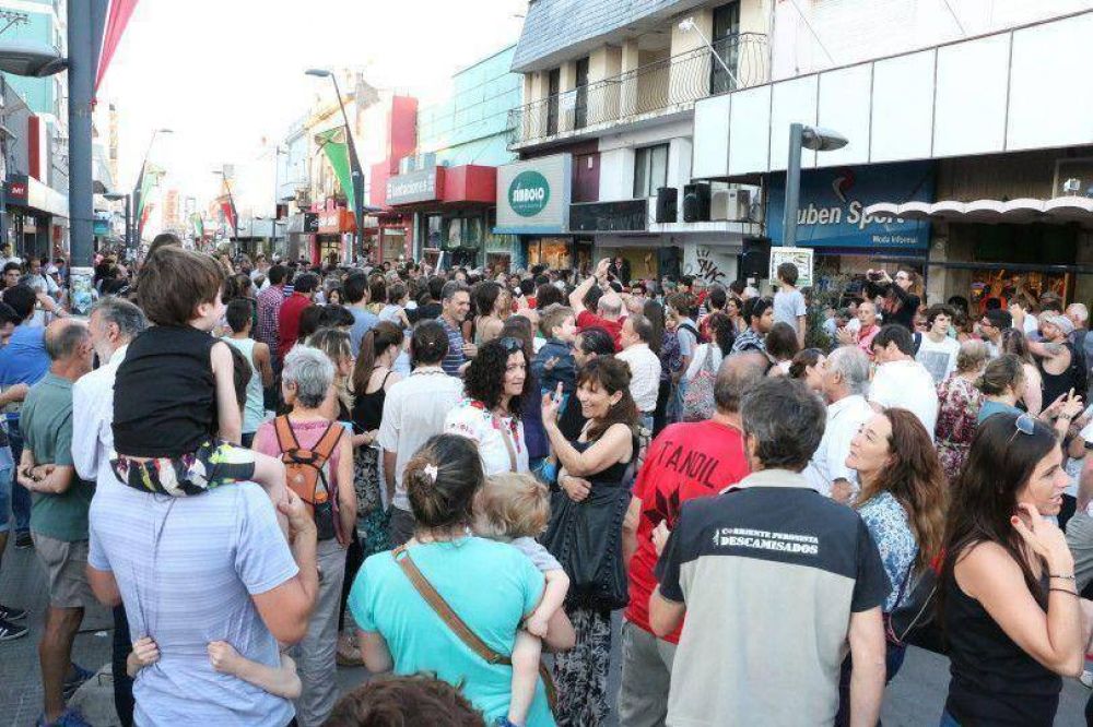 Tandil tambi�n se moviliz� en defensa de la Ley de Medios 
