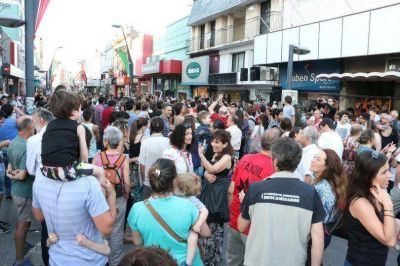 Tandil tambi�n se moviliz� en defensa de la Ley de Medios 